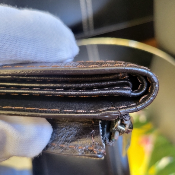 Louis Vuitton Utah Leather Men's Wallet in Dark Brown. - Picture 15 of 16